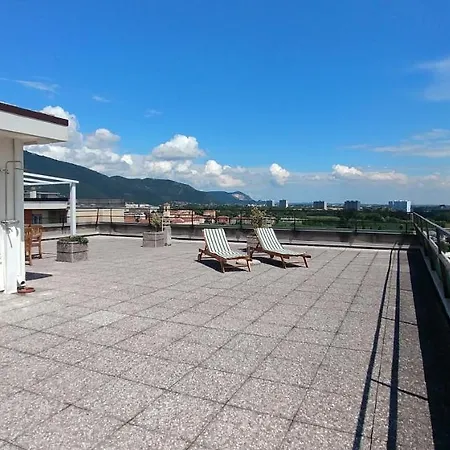 La Attico Metro' Volta דירה *