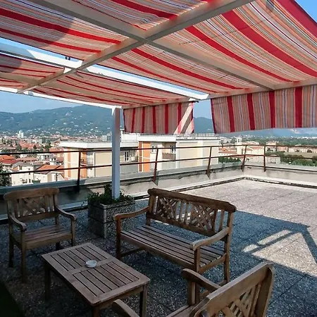 La Attico Metro' Volta Appartement *